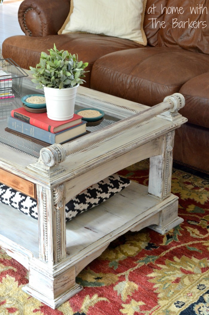 Coffee Table Makeover-Distressed detail