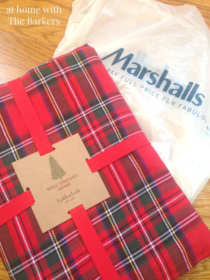 Christmas Wreath / Marshalls Tablecloth / athomewiththebarkers.com