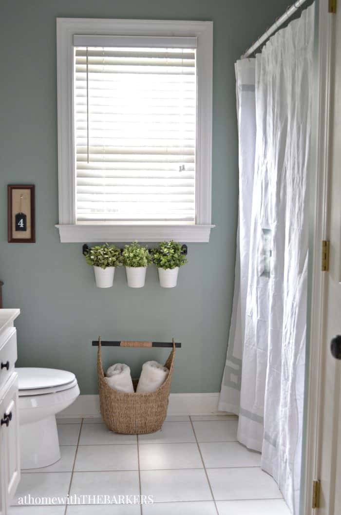 Holiday Ready Room Refresh / BEHR Marquee Green Trellis / athomewiththebarkers.com