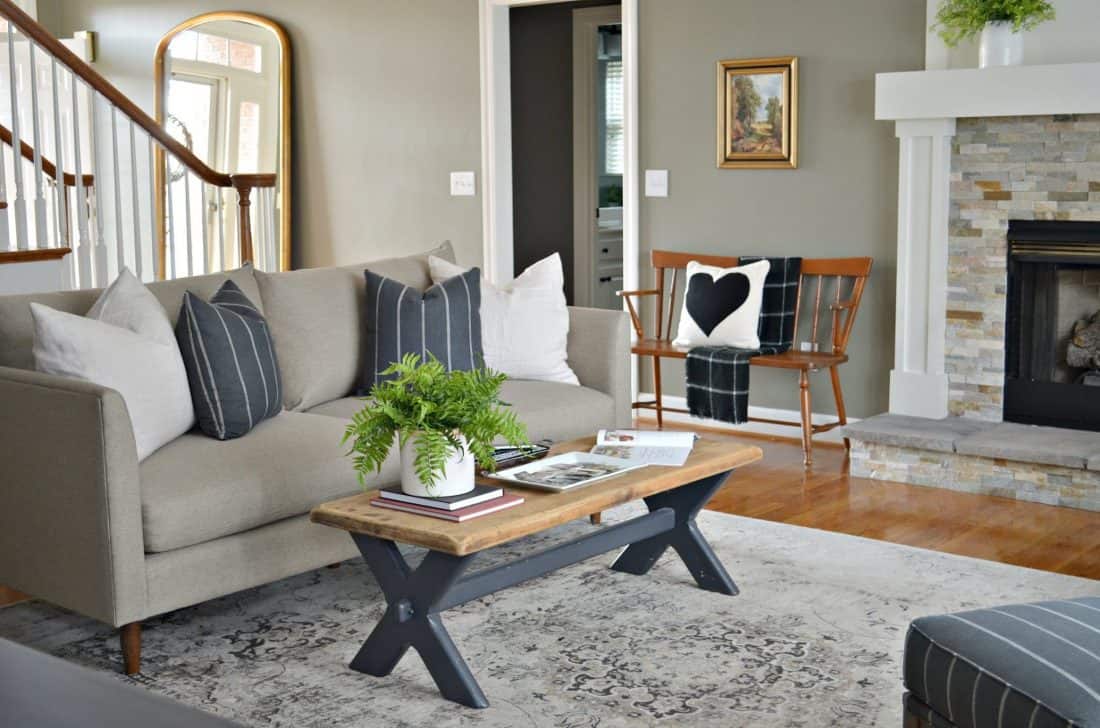 Living room coffee table with trays for  reducing visual clutter