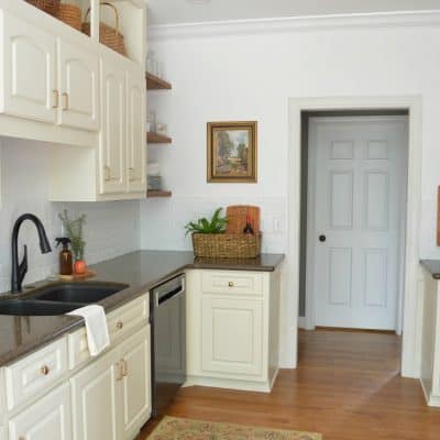 Extended kitchen cabinets to the ceiling