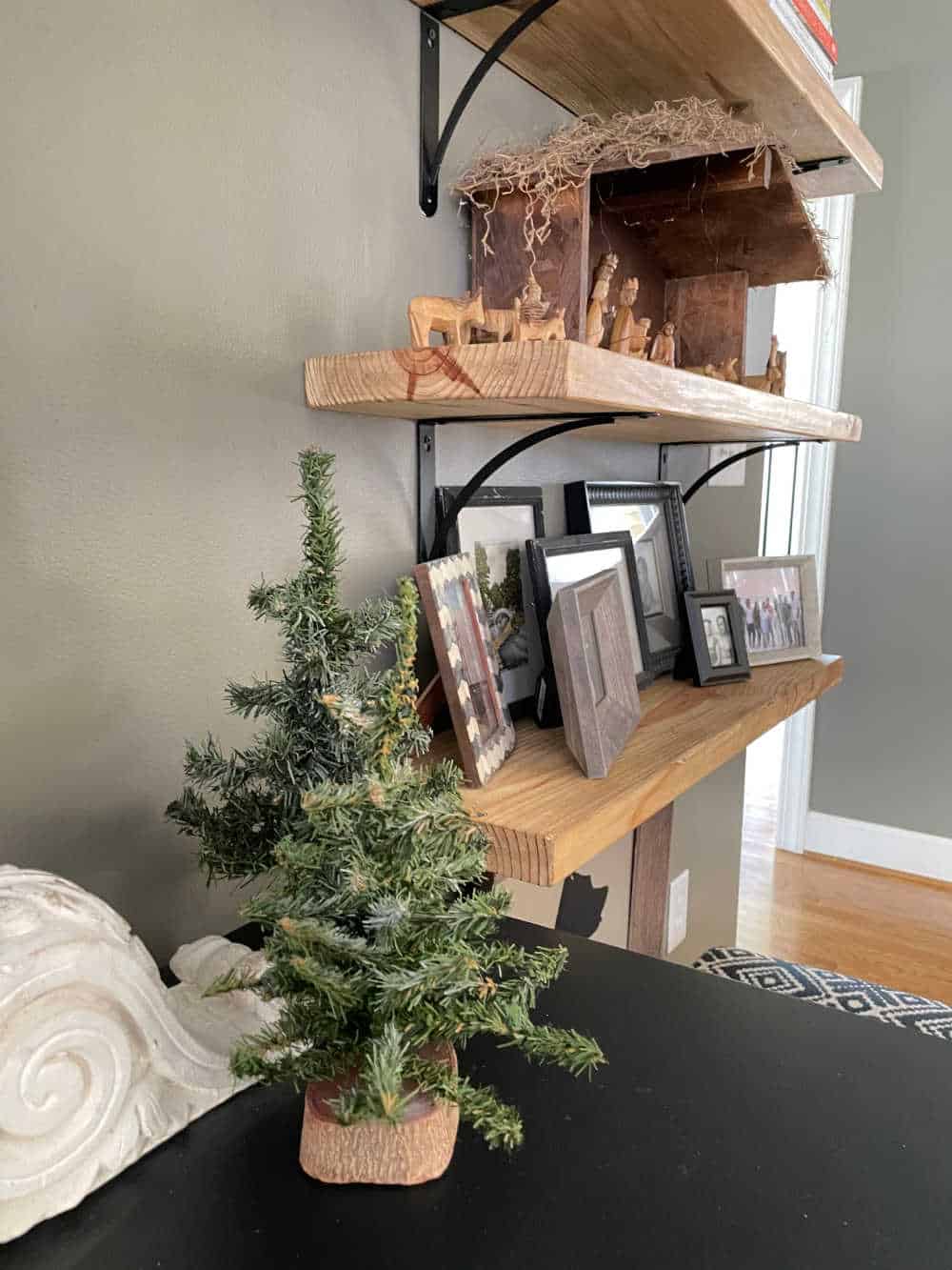 Book shelf Christmas style