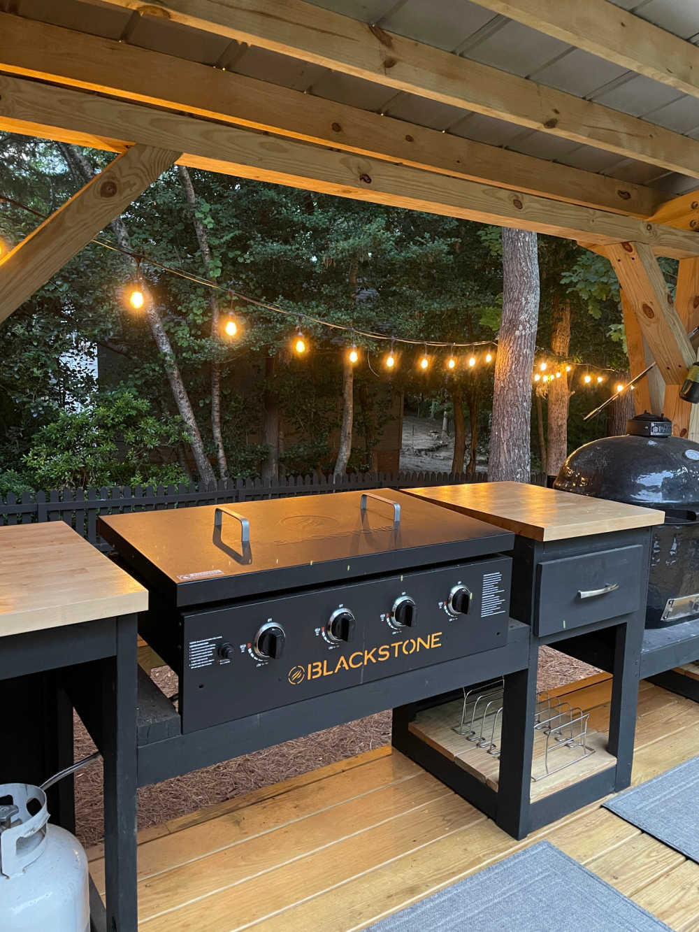 String light outdoor kitchen view