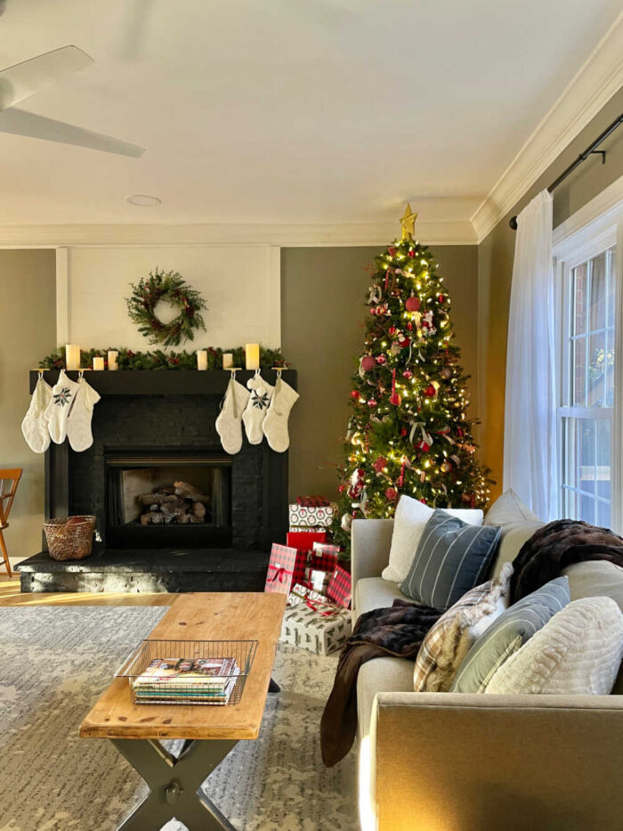 6 Best Cozy Christmas Living Room Ideas - At Home With The Barkers