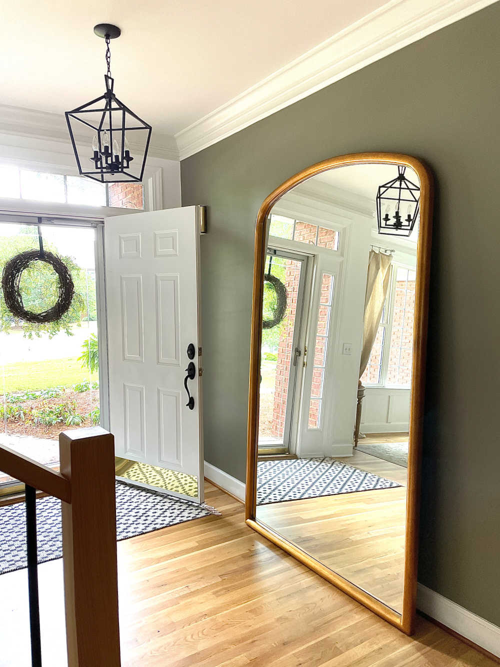 Foyer adaptive shade walls