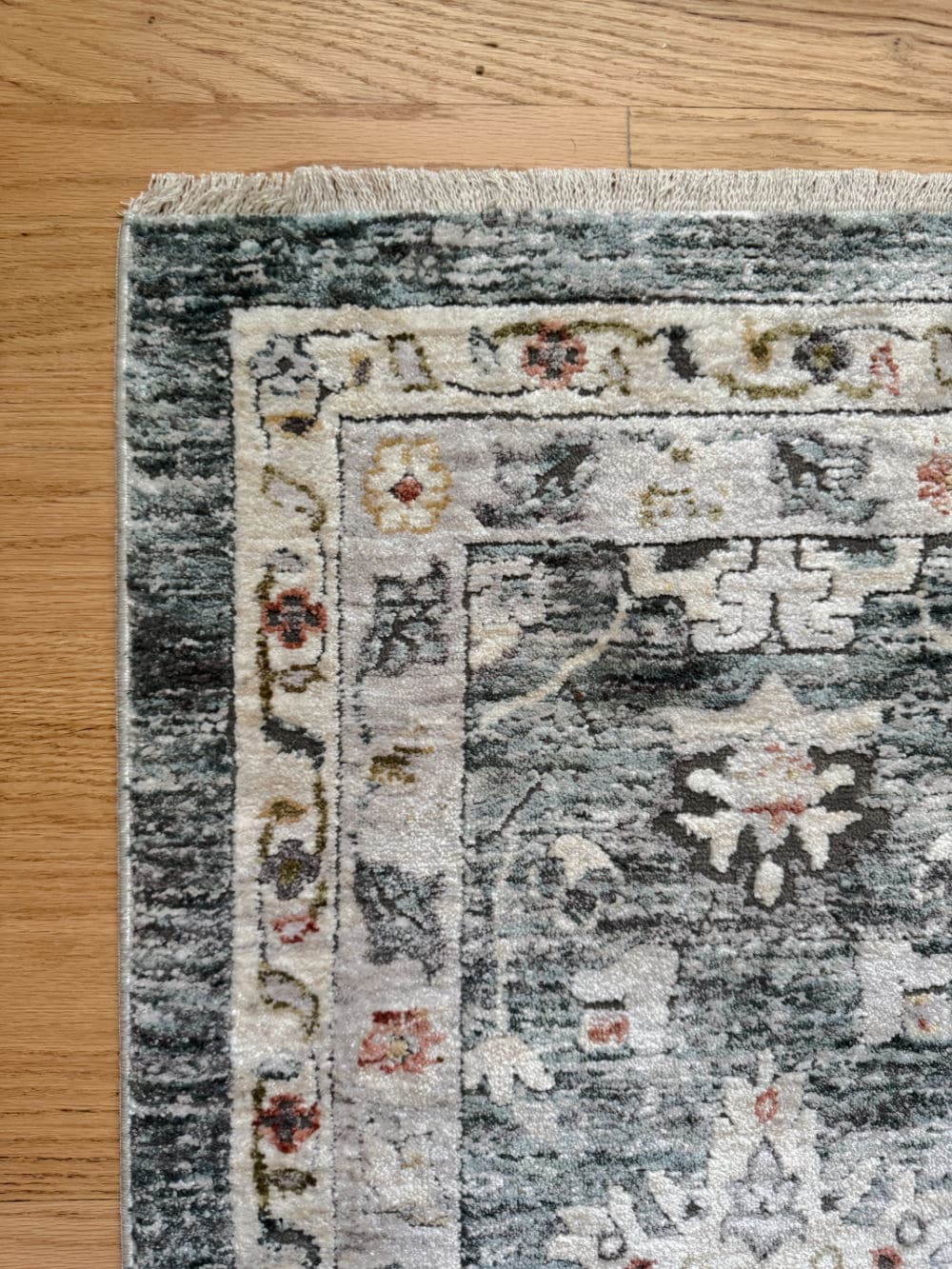 Close up photo of area rug colors