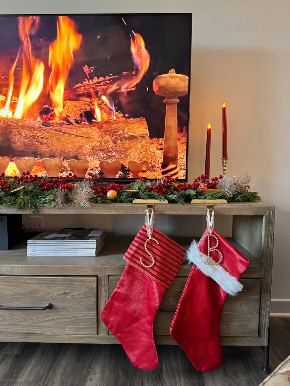 Apartment Christmas decor without a mantel, TV console decorated with garland